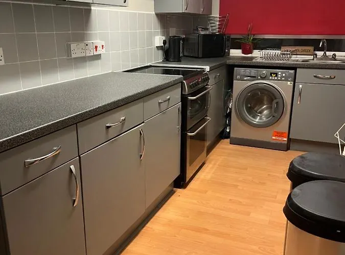 1 Bedroom Garden Flat Zone 2