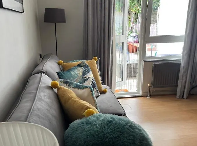 1 Bedroom Garden Flat Zone 2