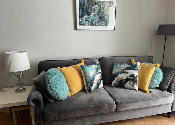 1 Bedroom Garden Flat Zone 2
